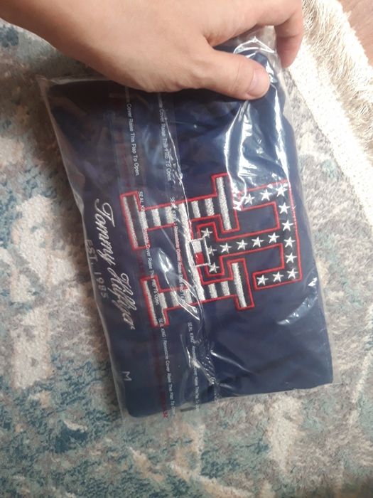 Футболка Tommy Hilfiger .