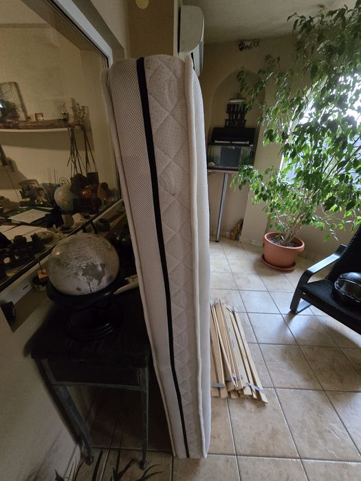 Pat IKEA cu saltea 180/200  sau 160/200