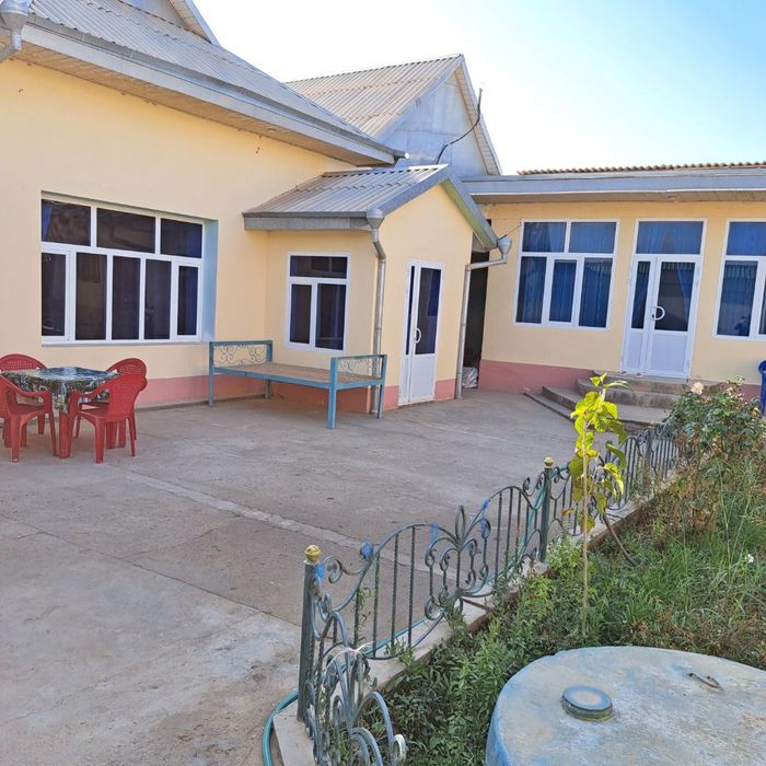 Hovli srochni sotiladi