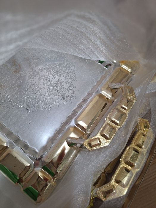 Продам два новых подноса