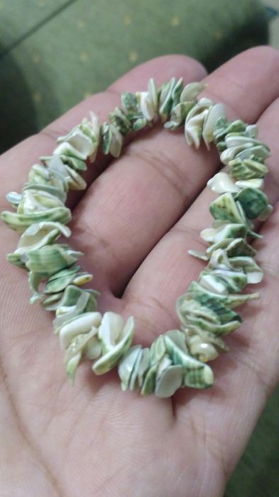 Гривна от мидички