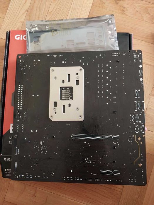 AMD Ryzen 5 7600X + Gigabyte B840M D2H /ново с гаранция/