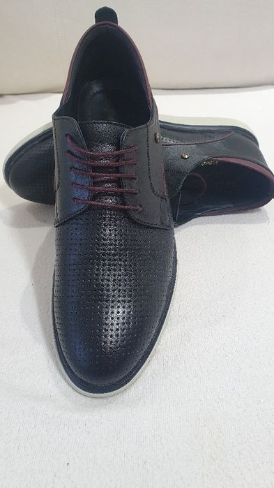 Pantofi Bărbați din piele nr 43 purtați o singură dată.