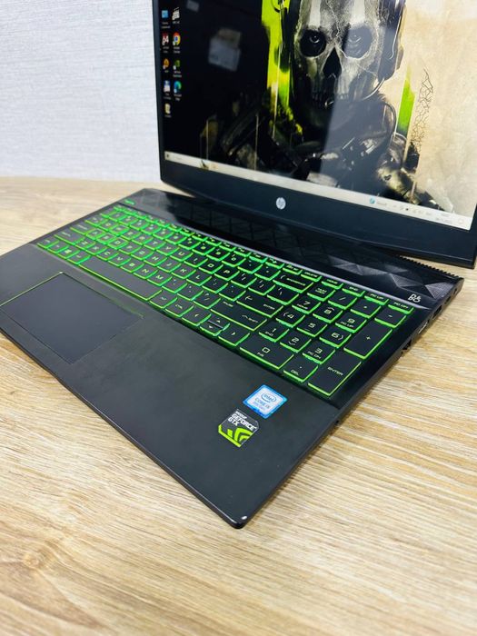 HP Pavilion Gaming Core i5-8 Ядерный Мощный Игровой ноутбук