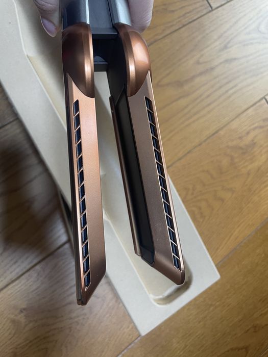 Dyson airstrait