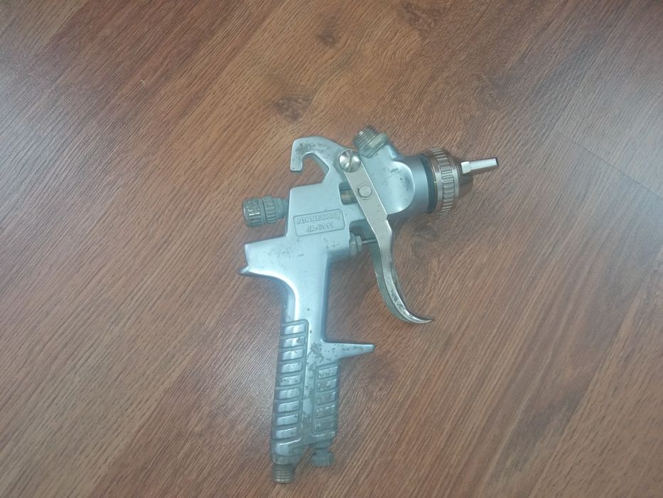 Pistol de vopsit din fier