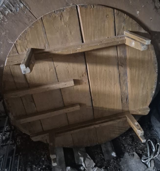Продаётся стол и сундук
