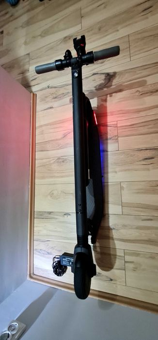 Ninebot
KickScooter ES2