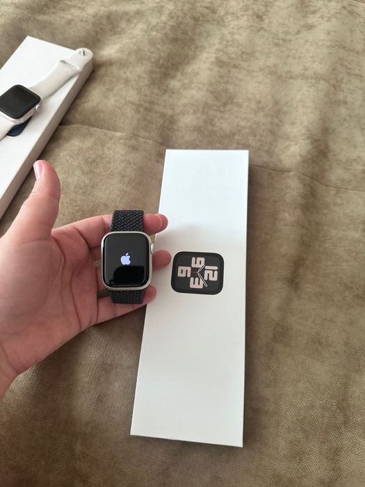 Апл вач 9 Еще Апл вач SE 2  в идеальном состояни