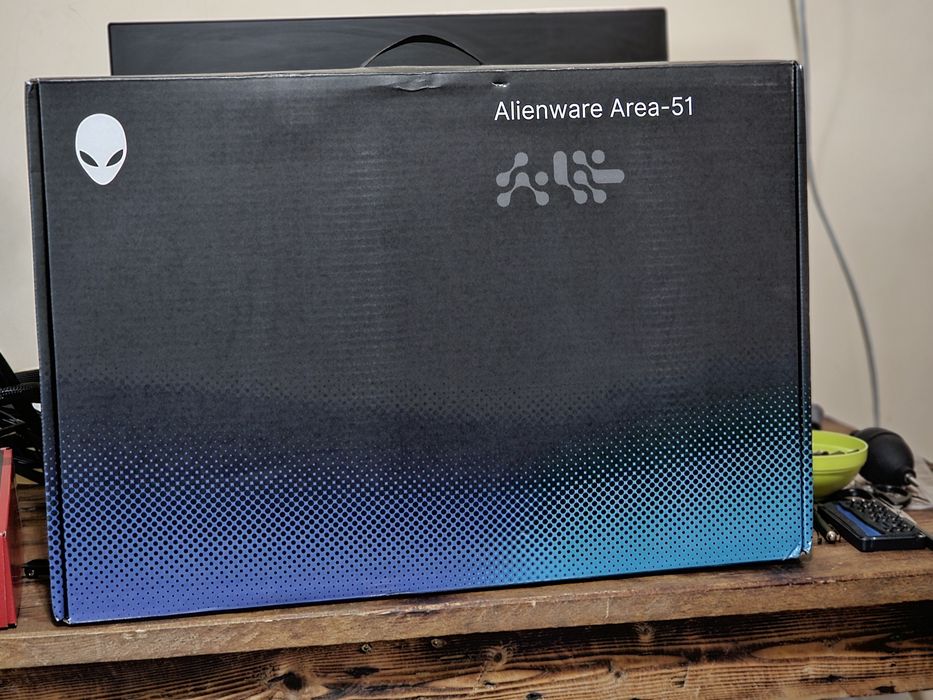 Чисто нов Alienware 18 Area-51 / Core Ultra 9 275HX / RTX 5080 16GB / 32GB / 2TB SSD / 300Hz