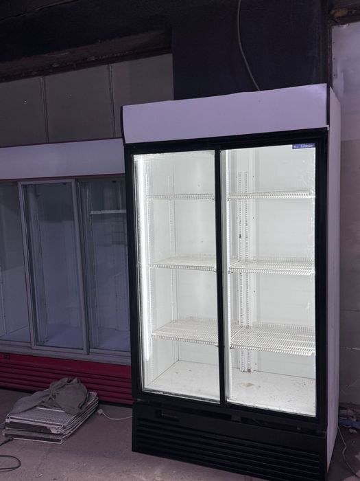 Витринный холодилник
