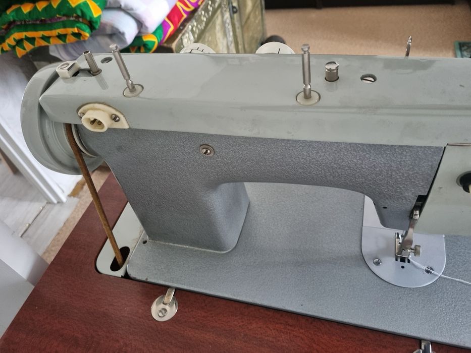 Продам швейную машинку