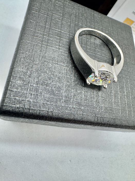 Сребърен пръстен с мойсанит (Диамант) 2 карата