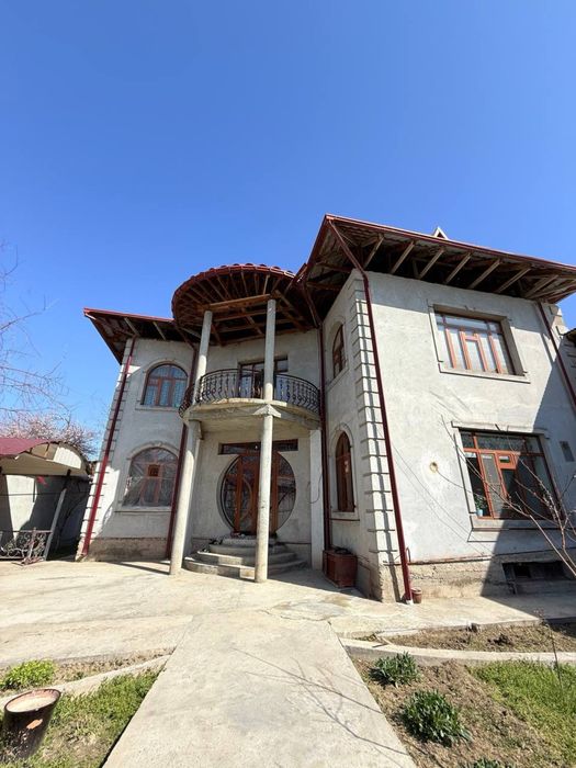 Hovli sotiladi srochni