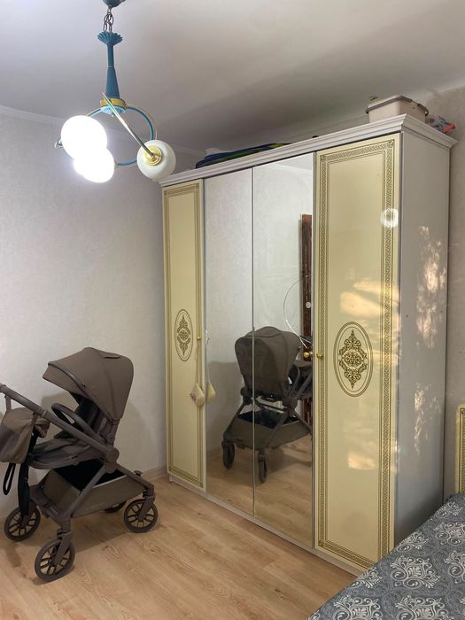 Продам спальный гарнитур с матрасом