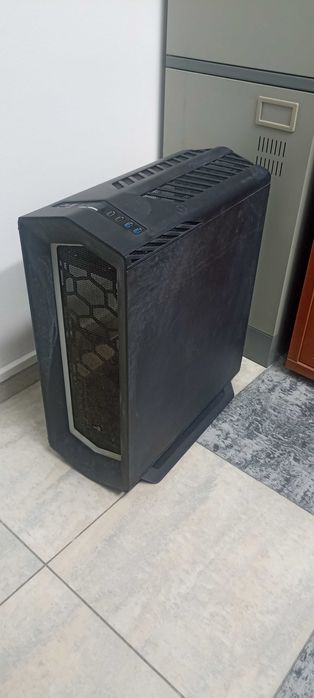 Продам корпус AeroCool project 7 C1 без одной панели (стеклянной)