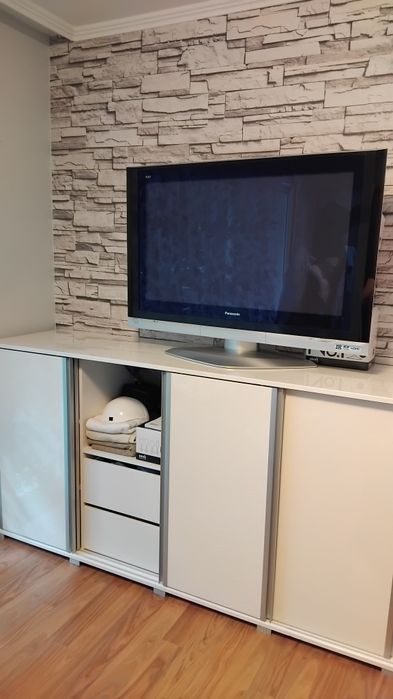 Шкаф от мдф бял гланц