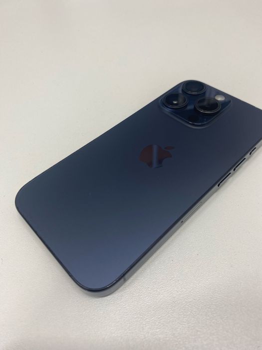 Iphone 15 pro синий цвет