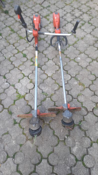 Vând motocoasa huswarna pe acumulator 536LXRX