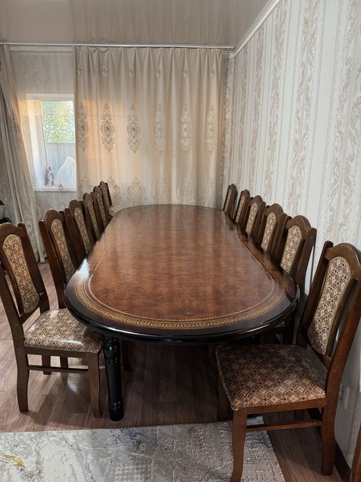 Продам стол и 12 стульев в идеальном состоянии