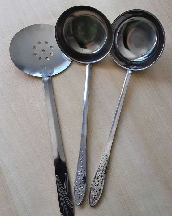 Половники большие и шумовка