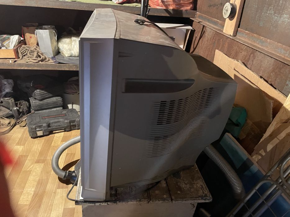 Телевизор samsung пузатый.