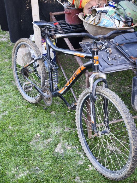 Cadru bicicletă (+roți+scaun+pedale)