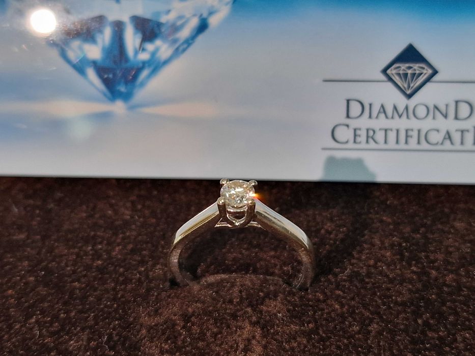 Inel de logodna din aur alb cu diamant