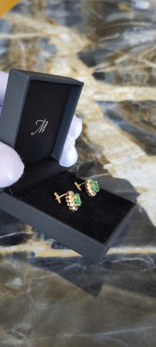 Золотые серьги с изумрудом и бриллиантами