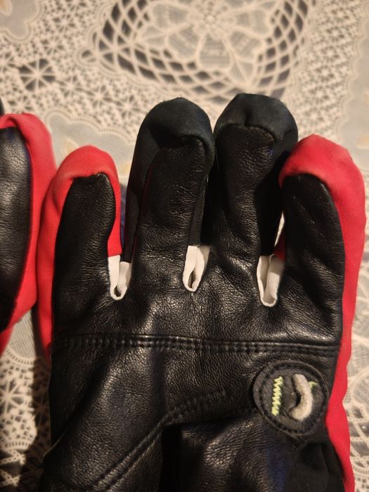 Продавам детски  състезателни  ръкавици leki