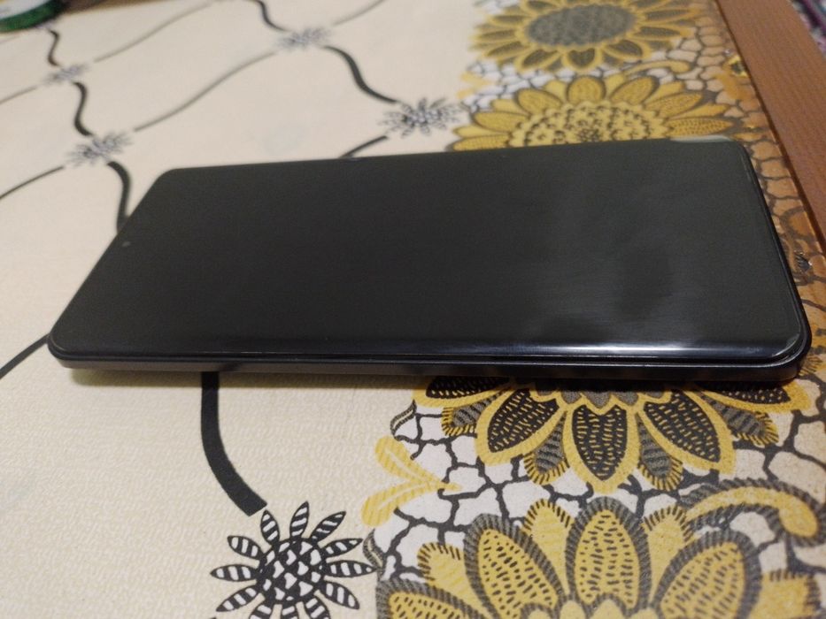Narxi 2.200 Redmi not 13 pro plus 5g xolati alo petno metno yoʻq