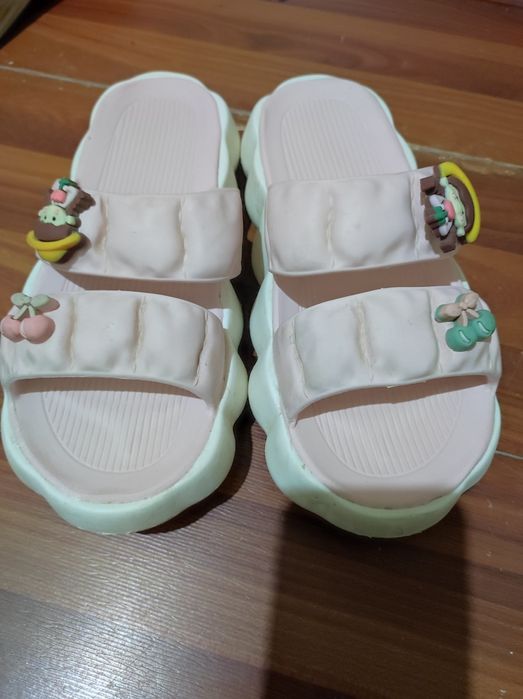 Срочно продаются летние тапочки