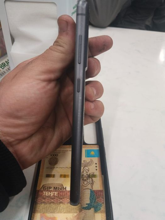 Samsung S21 FE телефон