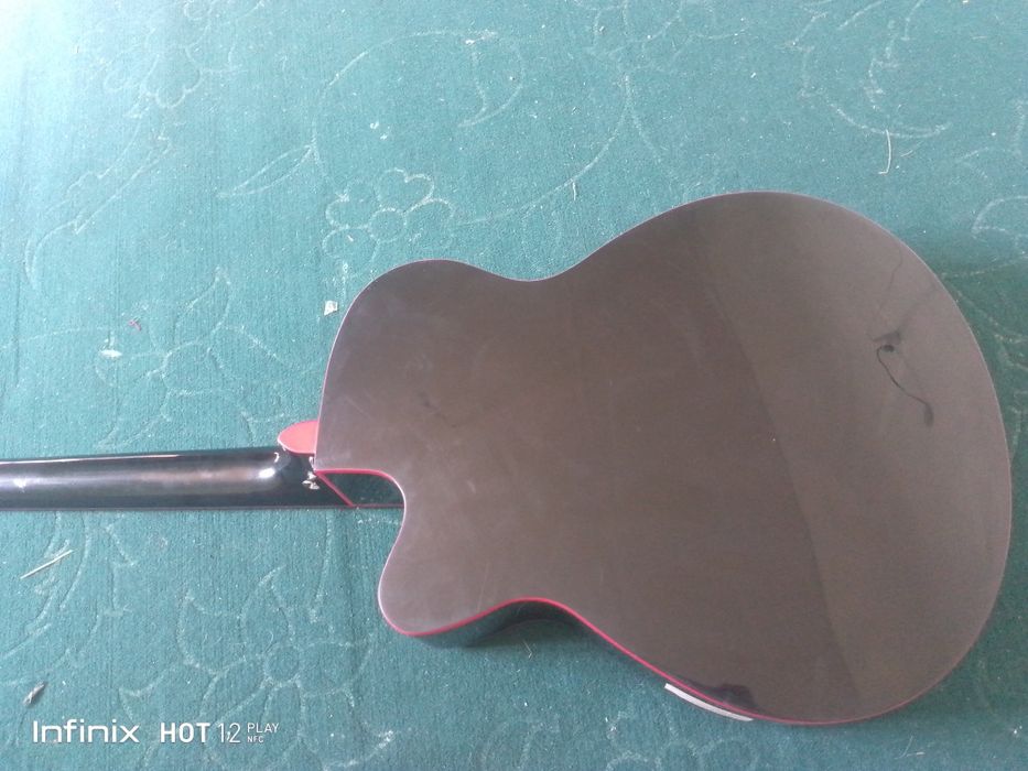 Akustik gitara, Mixael Jekson