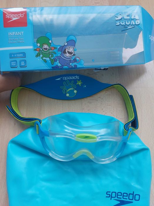 Очила и шапка за плуване speedo