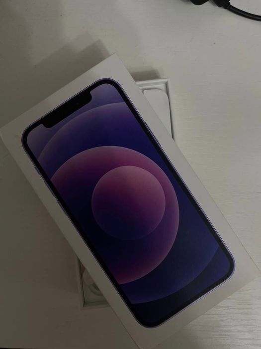 Продам Айфон 12  .