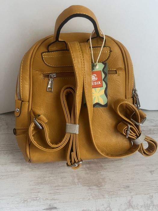 Раница в цвят горчица