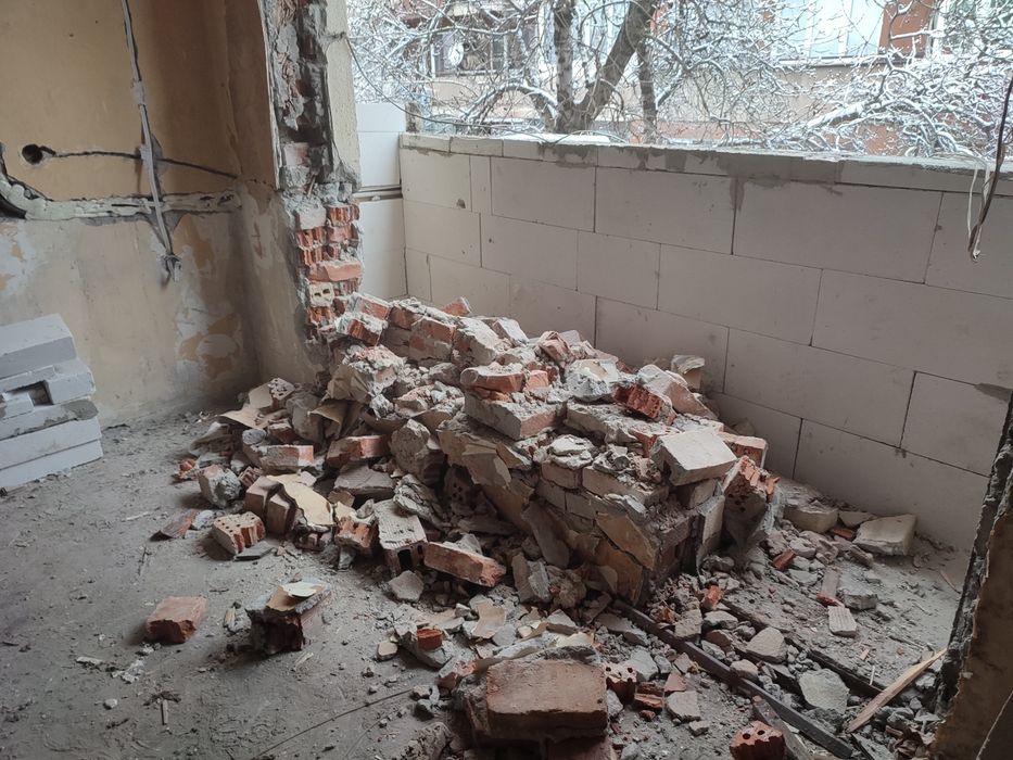 Кърти чисти извозва, къртене София, извозване на строителни отпадъци