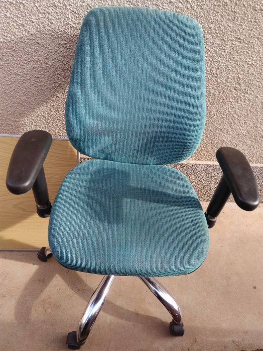 Офис стол - въртящ се, регулиране на височина и на подлакътниците