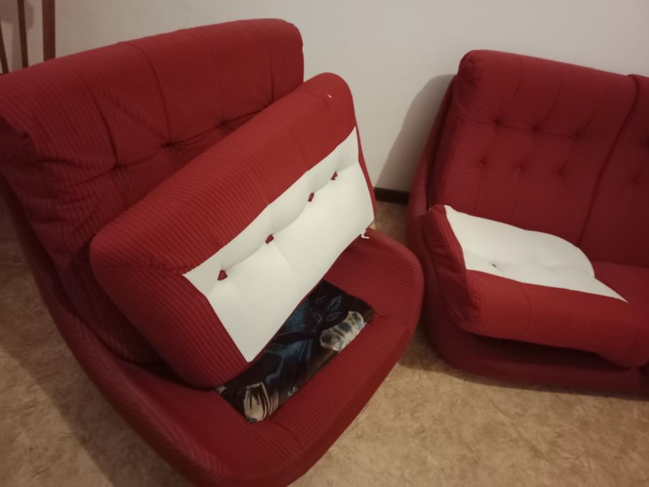 Продам стол письменно компьютерный и стол для кухни