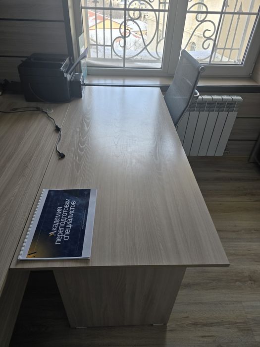 Офисные столы продам