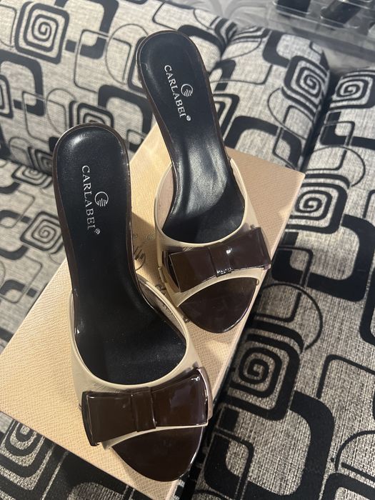 Продаю босоножки