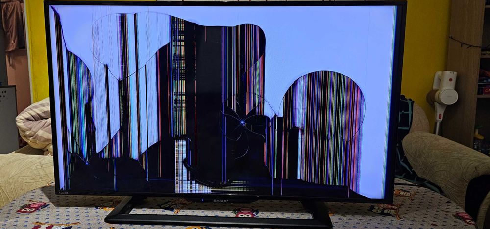 Продавам LCD TV Sharp LC-40LD270E