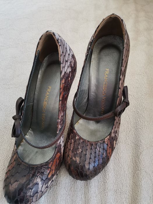 Естествена кожа, изработени по поръчка, подходящи за дами с много малк