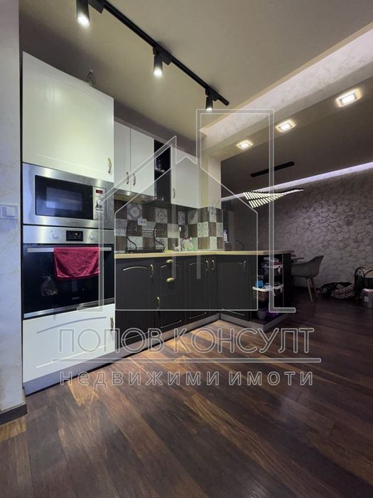 Продава се Тристаен апартамент в Пловдив, Съдийски - 85 кв.м за 1589 €/кв.м - Снимка #2