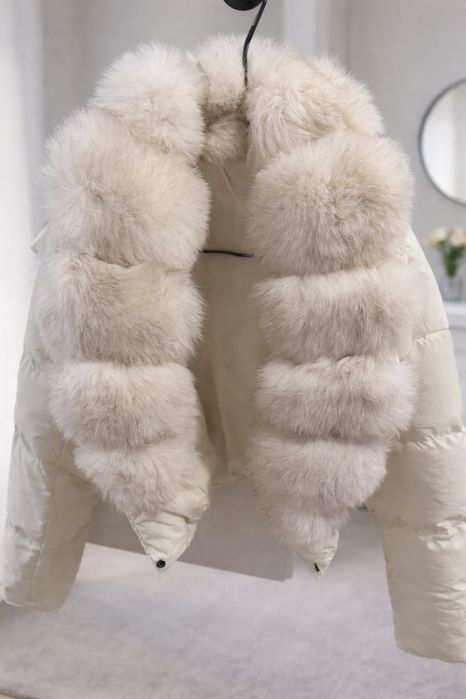 Geaca cu guler din blană naturală