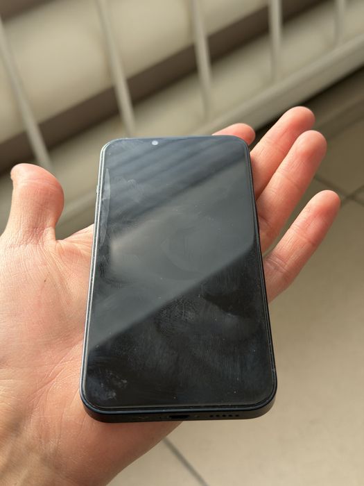 Продам Iphone 13