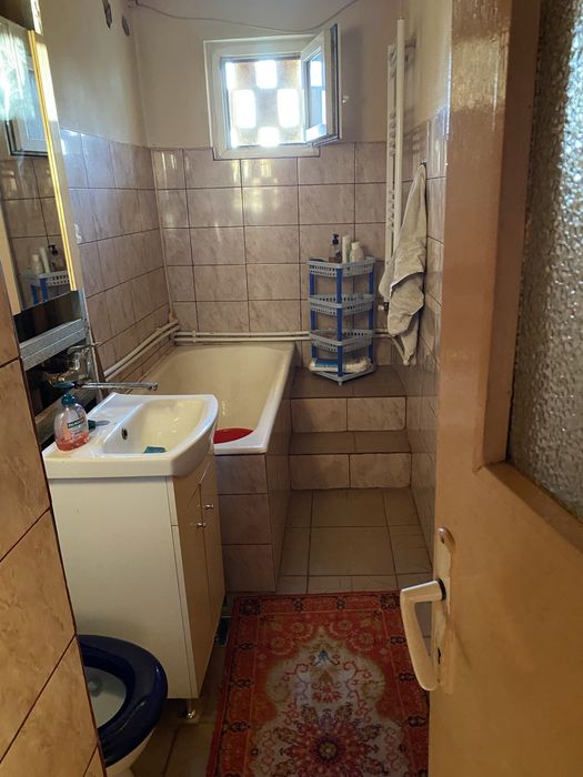 Apartament doua camere baie bucatarie