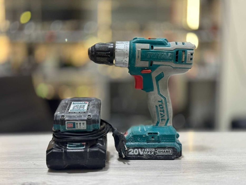 Акумулаторен винтоверт Total TDLI2002, две батерии и зарядно