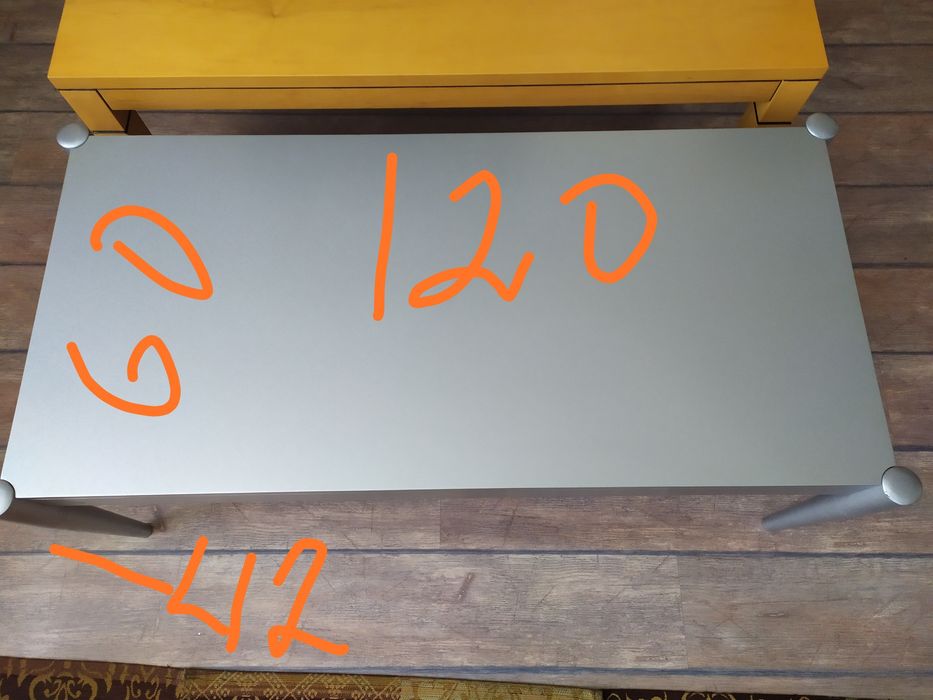 Мебель - стол,люстра